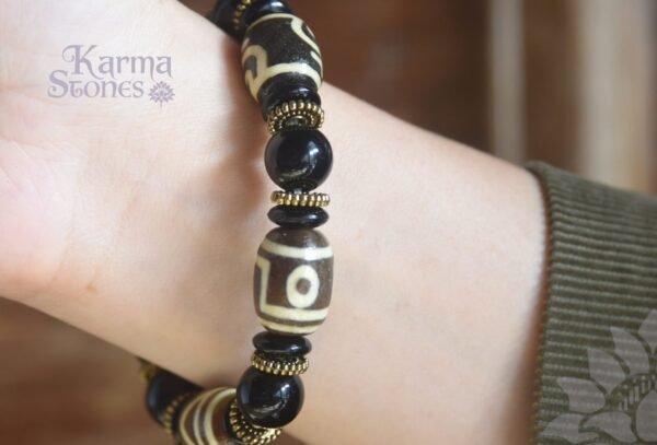 DB-25-003-03-scaled-1.jpg Gray Dzi Beads